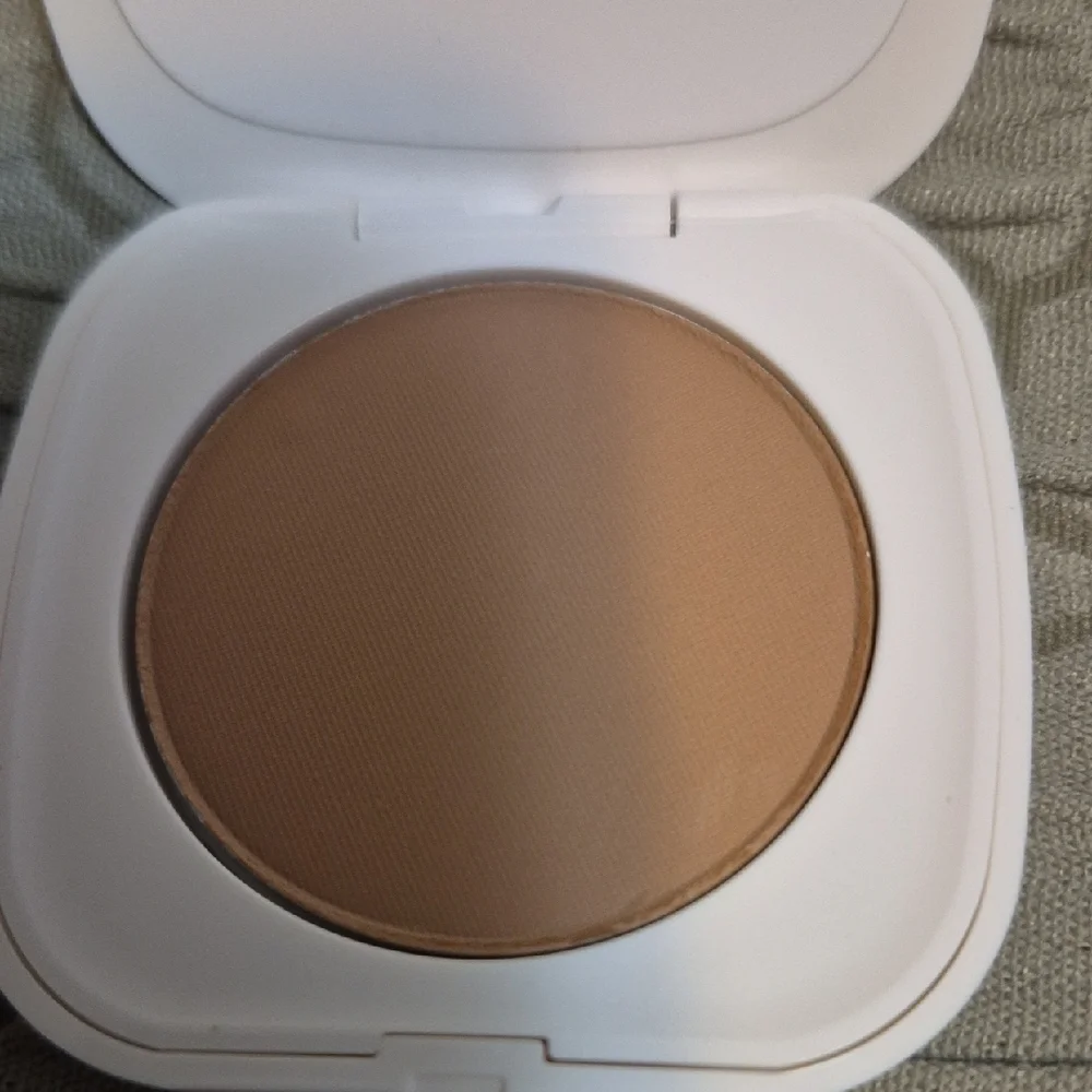Marc Jacobs Sleek White Compact - Picture 4 of 7